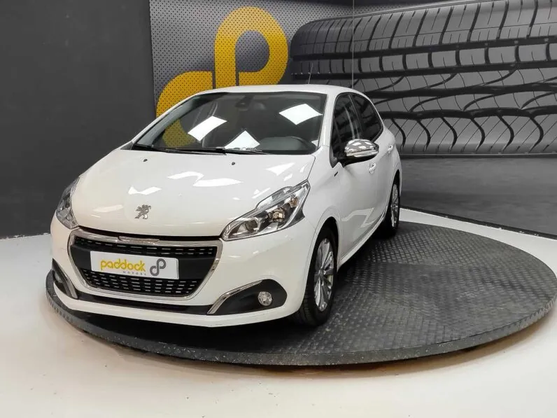 								Peugeot 208 full									