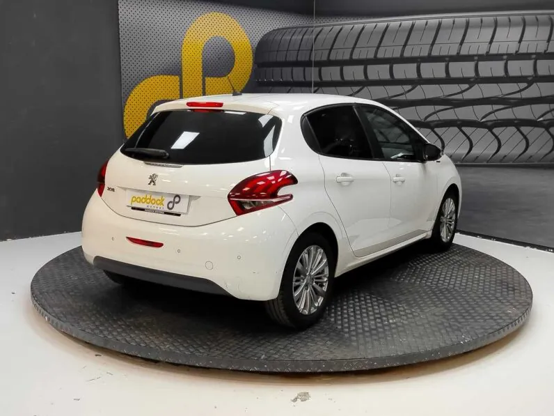 								Peugeot 208 full									