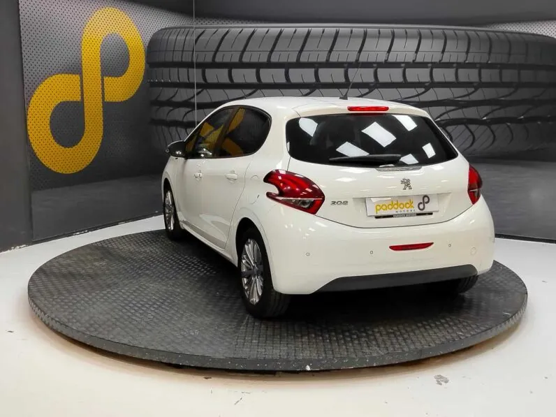 								Peugeot 208 full									
