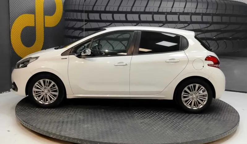 								Peugeot 208 full									