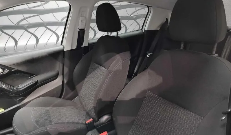 								Peugeot 208 full									