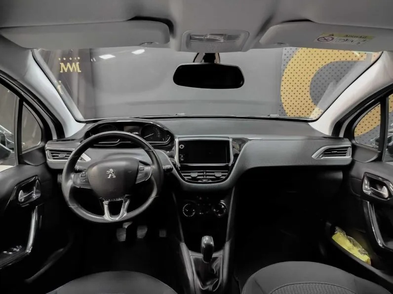 								Peugeot 208 full									