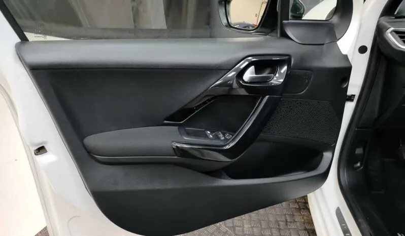 								Peugeot 208 full									