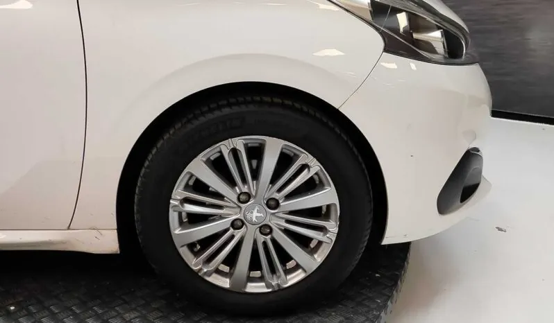 								Peugeot 208 full									