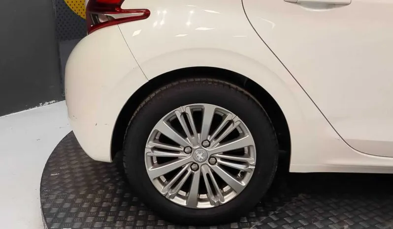								Peugeot 208 full									
