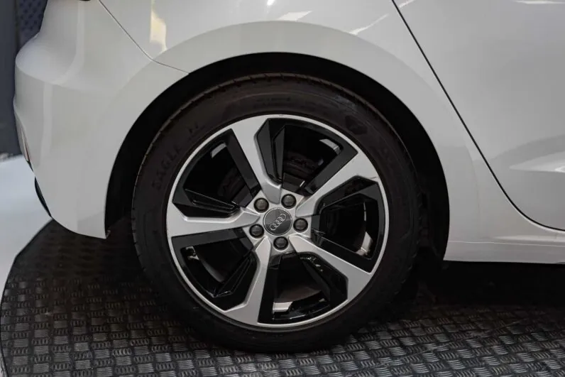 								Audi A1 full									