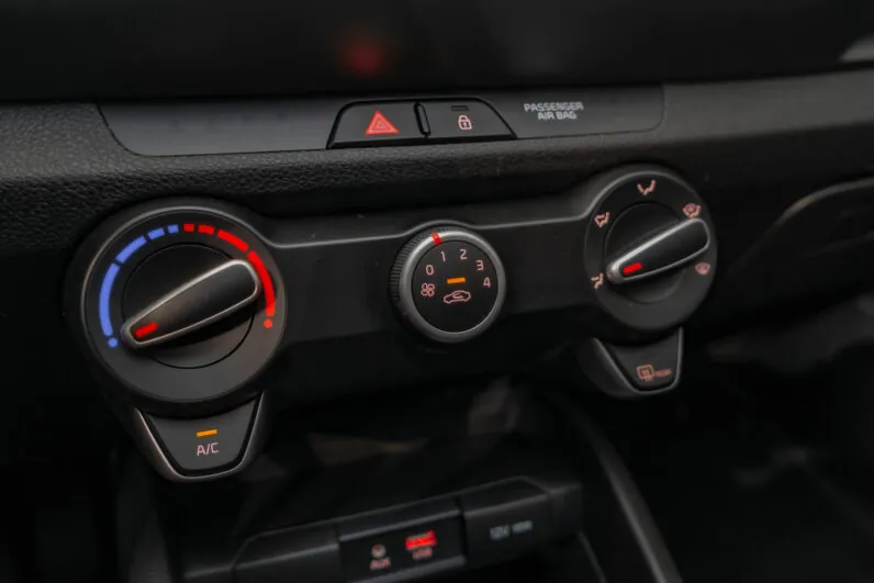 								Kia Stonic full									