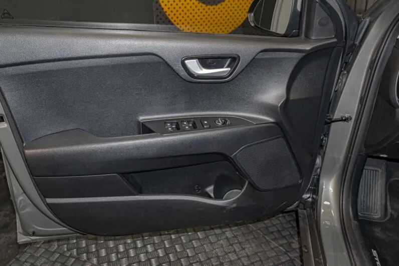 								Kia Stonic full									
