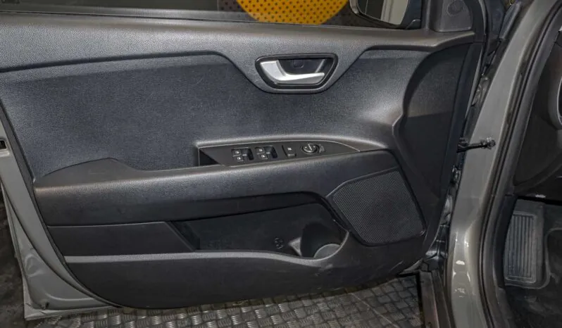 								Kia Stonic full									