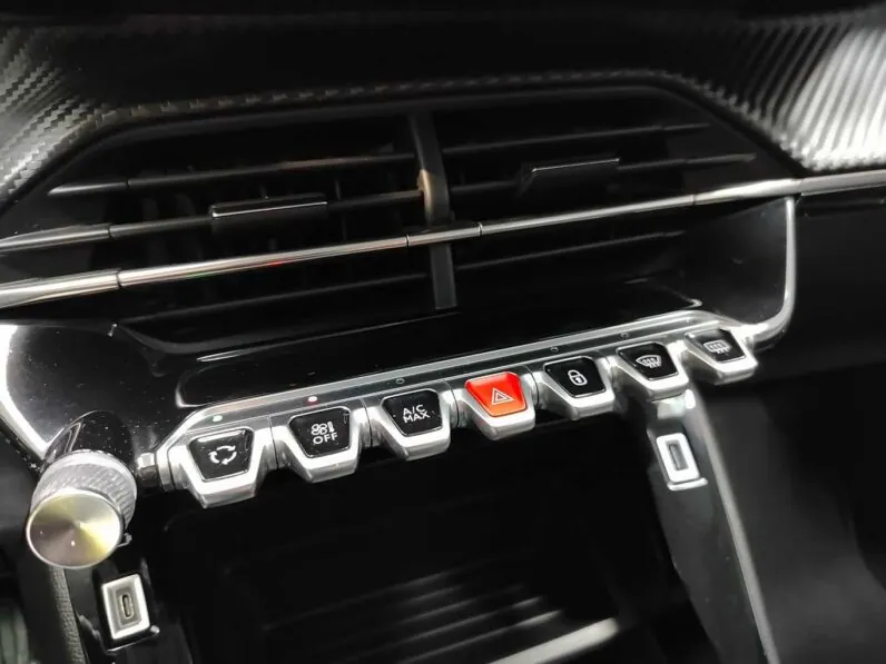 								Peugeot 2008 full									
