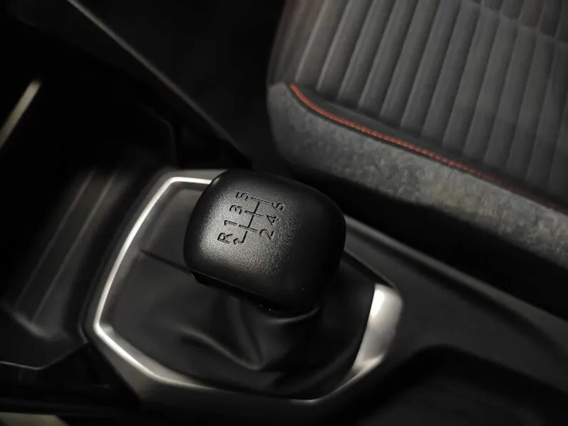 								Peugeot 2008 full									