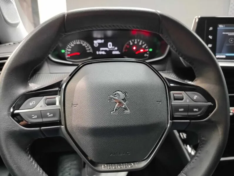 								Peugeot 2008 full									