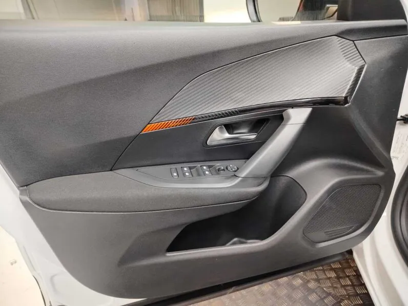 								Peugeot 2008 full									
