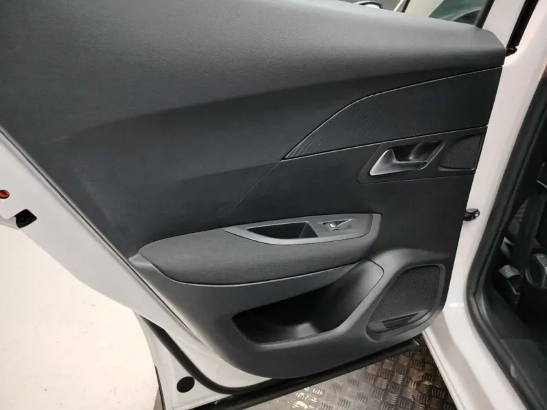 								Peugeot 2008 full									
