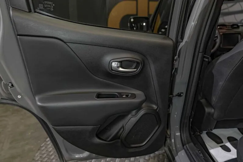 								Jeep Renegade full									