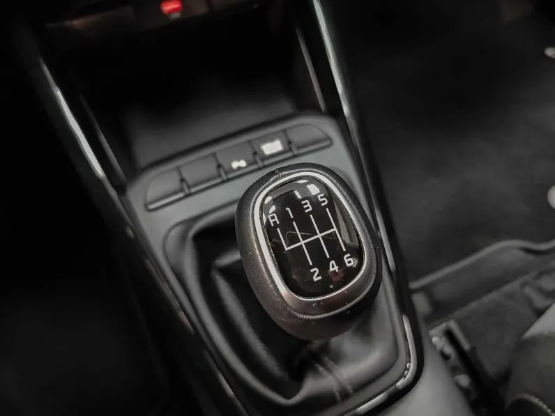 								Kia Stonic full									