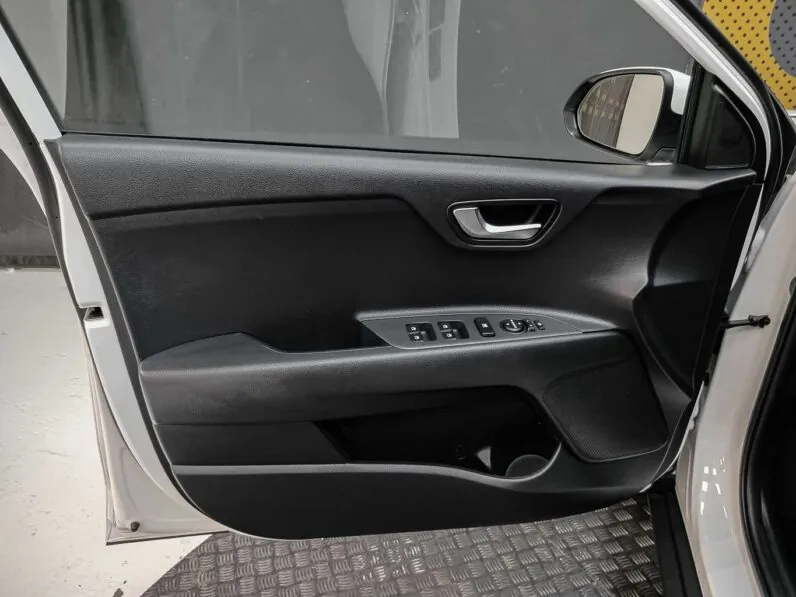 								Kia Stonic full									