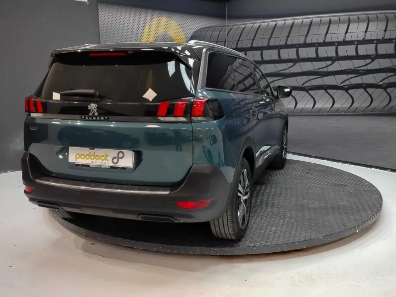 								Peugeot 5008 full									