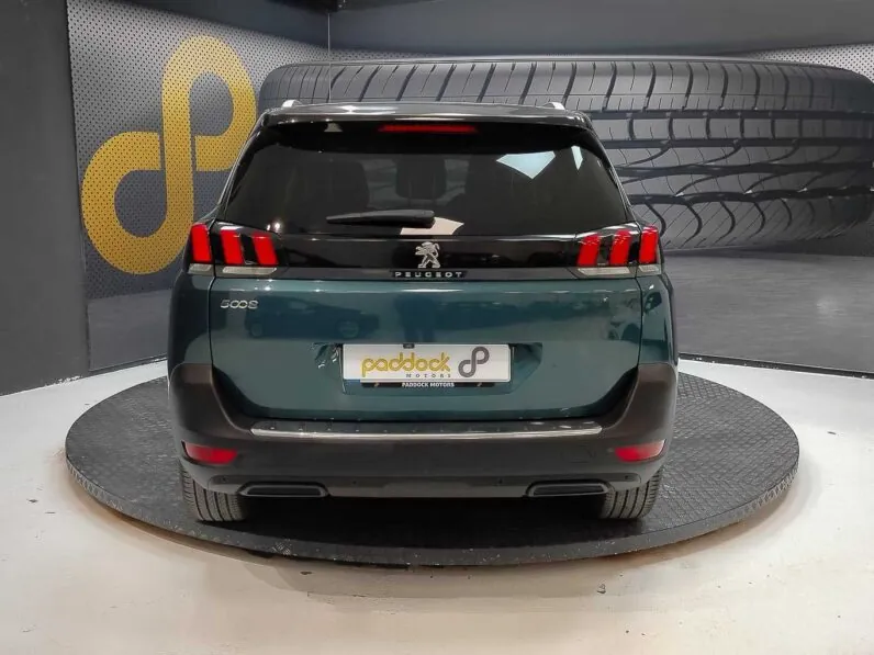 								Peugeot 5008 full									