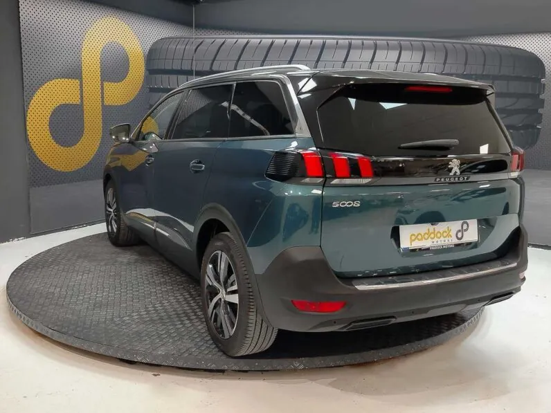 								Peugeot 5008 full									