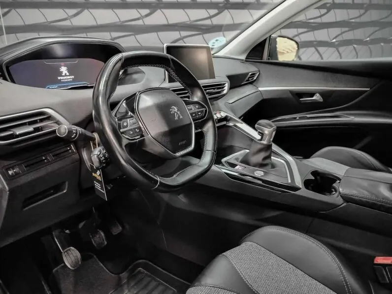 								Peugeot 5008 full									