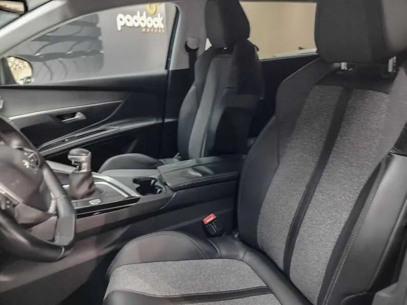 								Peugeot 5008 full									