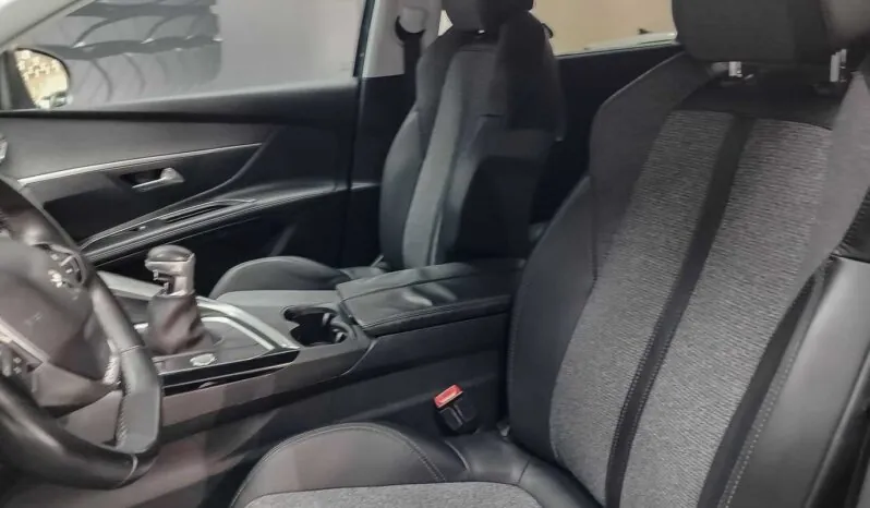 								Peugeot 5008 full									