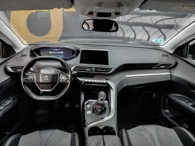 								Peugeot 5008 full									