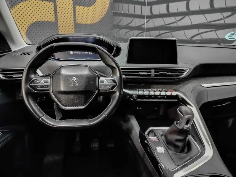 								Peugeot 5008 full									
