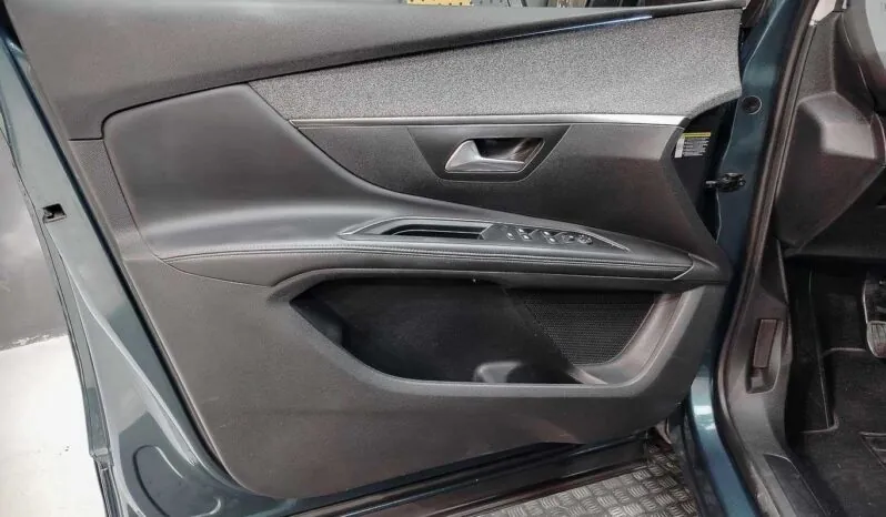 								Peugeot 5008 full									