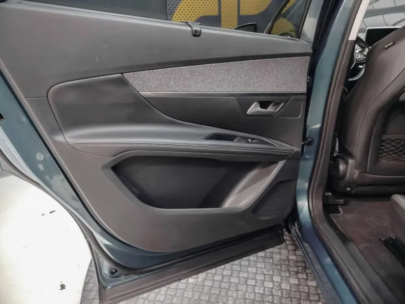								Peugeot 5008 full									