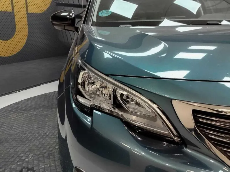 								Peugeot 5008 full									