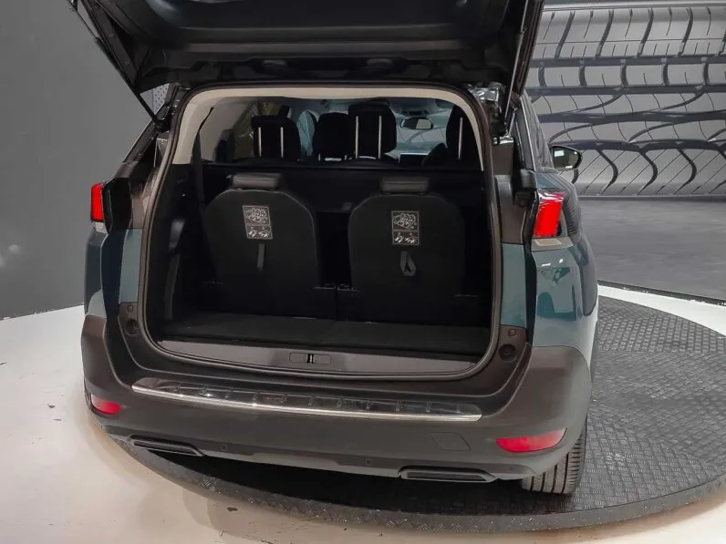 								Peugeot 5008 full									
