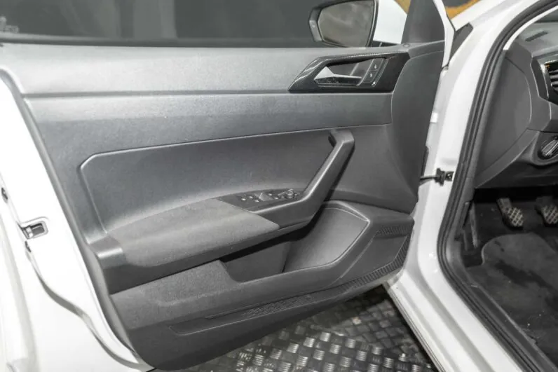 								Volkswagen Polo full									