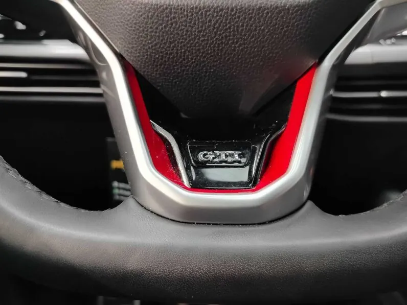 								Volkswagen Golf full									