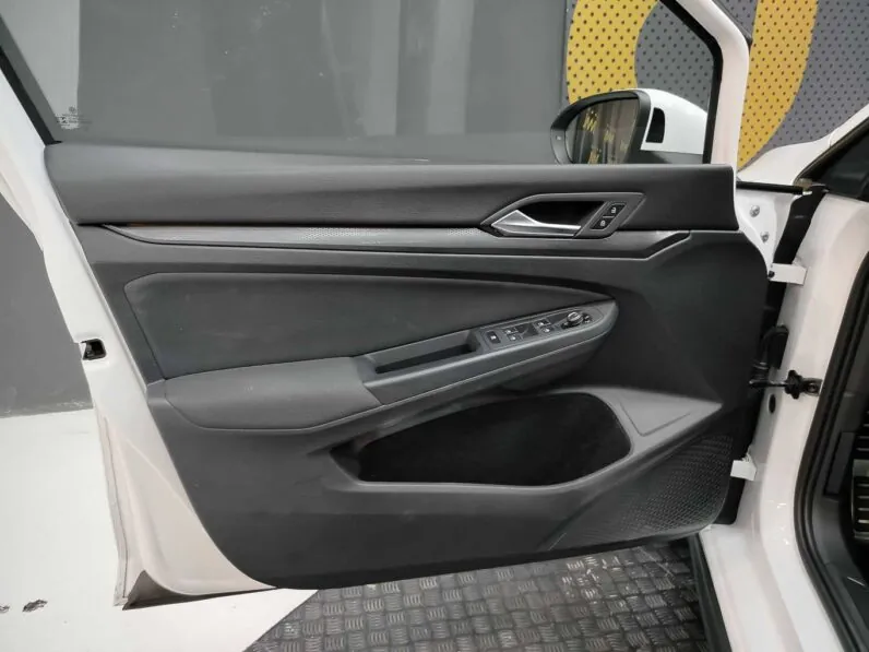 								Volkswagen Golf full									