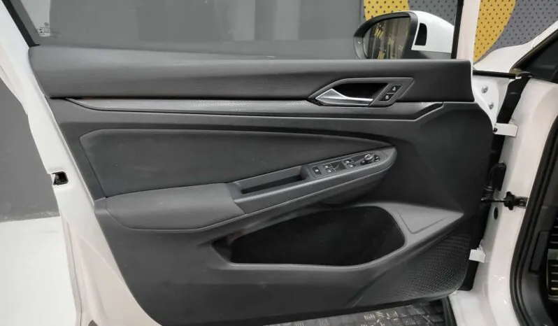 								Volkswagen Golf full									