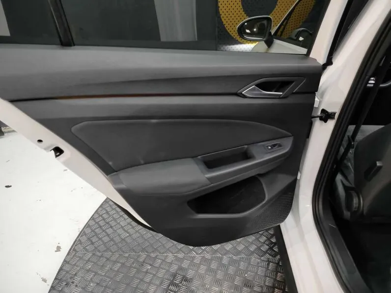 								Volkswagen Golf full									