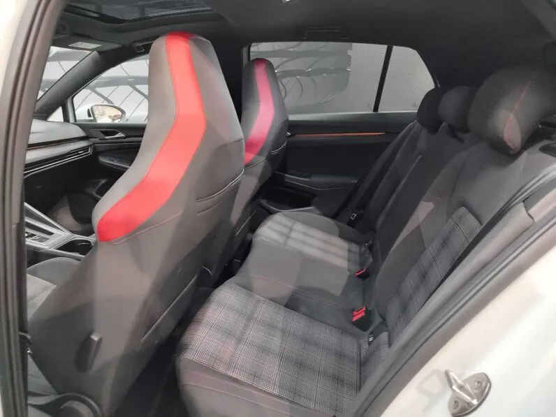 								Volkswagen Golf full									