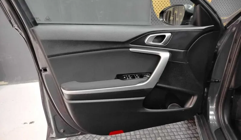 								Kia XCeed full									