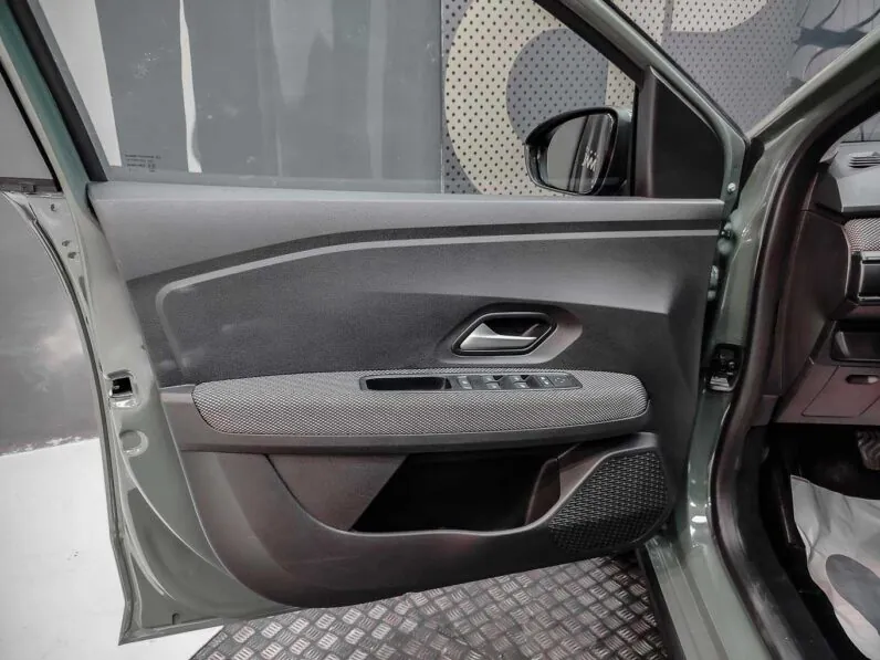 								Dacia Sandero full									