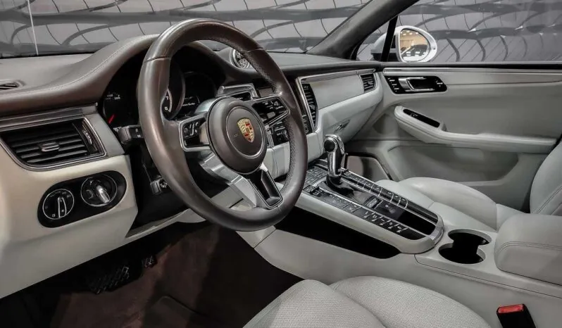 								Porsche Macan full									