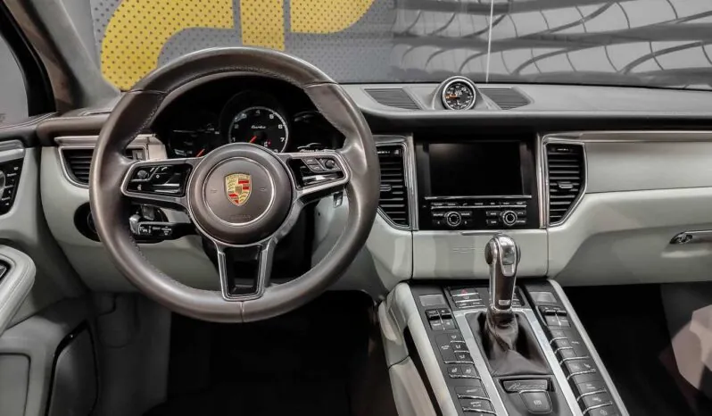 								Porsche Macan full									
