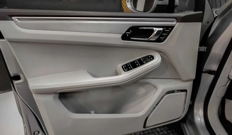								Porsche Macan full									