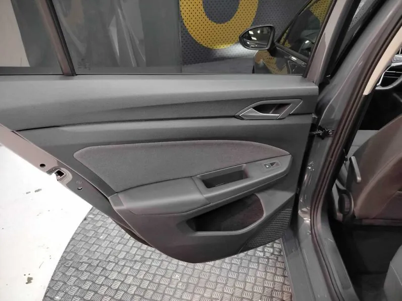 								Volkswagen Golf full									