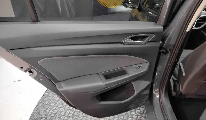 								Volkswagen Golf full									