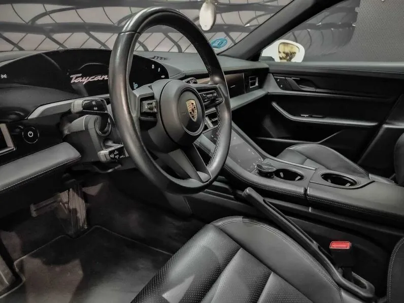 								Porsche Taycan full									
